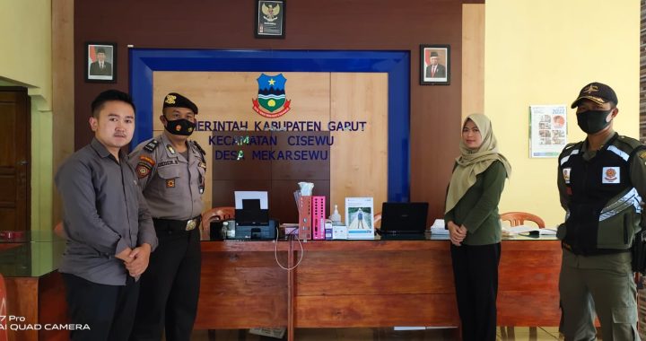 ANGGOTA POLSEK CISEWU POLRES GARUT  MELAKSANAKAN SOSIALISASI POLMAS KEPADA MASYARAKAT DESA SUKAJAYA