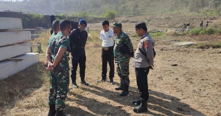 Kegiatan rutin anggota polsek leles polres Garut laksanakan Sinergitas Tni Polri