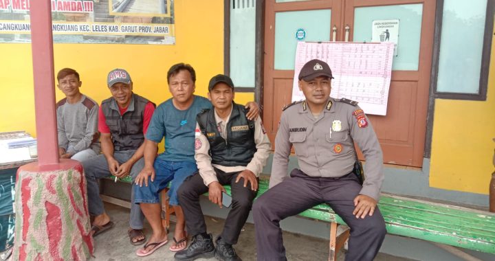 Ciptakan kondusip personil polsek leles polres Garut laksanakan ngariung kamtibmas bersama warga masyarakat