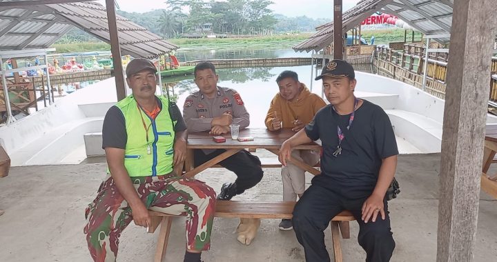 Kegiatan rutin personil polsek leles polres Garut laksanakan ngariung kamtibmas di kp. kandangmukti