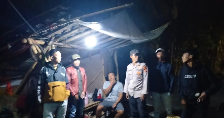 Anggota polsek leles polres Garut laksanakan kegiatan patroli kryd di Ds. Margaluyu