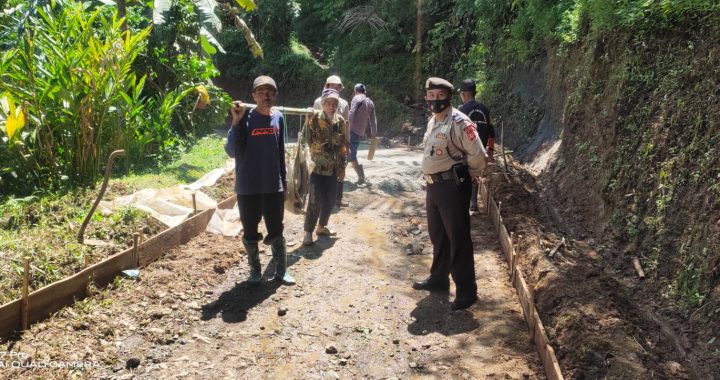 SAMBANG WARGA DESA KARANGSEWU OLEH ANGGOTA POLSEK CISEWU