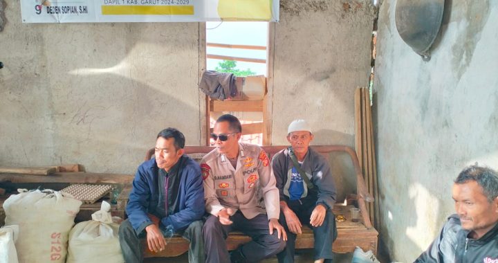 Bhabinkamtibmas desa lembang polsek leles polres Garut laksanakan ngariung kamtibmas di kp. lembang