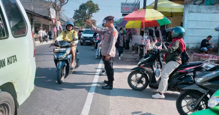 Pelayanan jam rawan pagi anggota piket polsek leles polres Garut di jl. raya leles