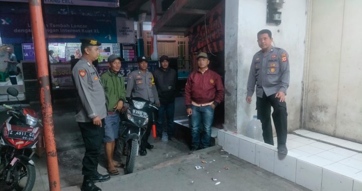 cegah kejahatan personil polsek leles polres Garut laksanakan kegiatan patroli kryd di Ds. cipancar