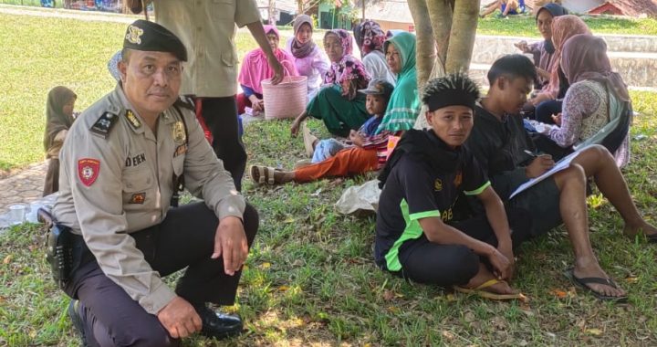 SAMBANG WARGA DESA SUKAJAYA OLEH ANGGOTA POLSEK CISEWU