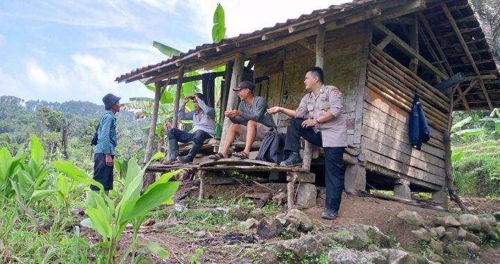 SAMBANG WARGA DESA GIRIMUKTI OLEH ANGGOTA POLSEK CISEWU