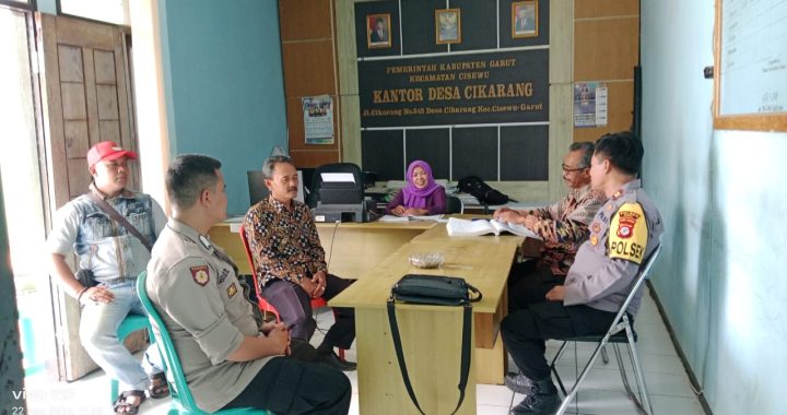 SAMBANG WARGA DESA CIKARANG OLEH ANGGOTA POLSEK CISEWU