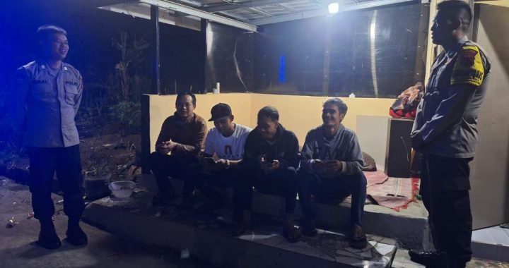 GIAT PATROLI KRYD DI DESA LEABAKAGUNG  OLEH POLSEK KARANGPAWITAN