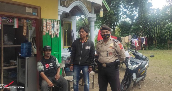 ANGGOTA POLSEK CISEWU POLRES GARUT  MELAKSANAKAN SOSIALISASI POLMAS KEPADA MASYARAKAT DESA PANGGALIH