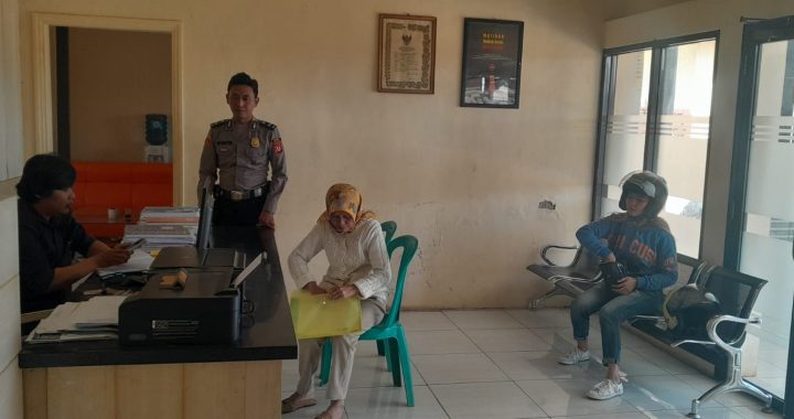 POLSEK KARANGPAWITAN KEGIATAN BHABINKAMTIBMAS DESA  MEKARSARI