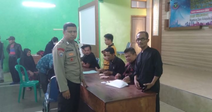 Personil Polsek Cilawu Laksanakan Giat Bersama Warga