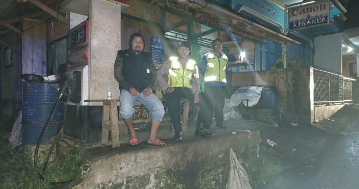 Personil Polsek Cilawu Gelar Patroli Sambang Di Desa Sukamaju