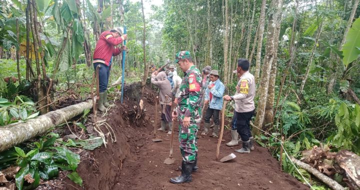 Personil Polsek Cilawu ADakan Giat Bersama Warga