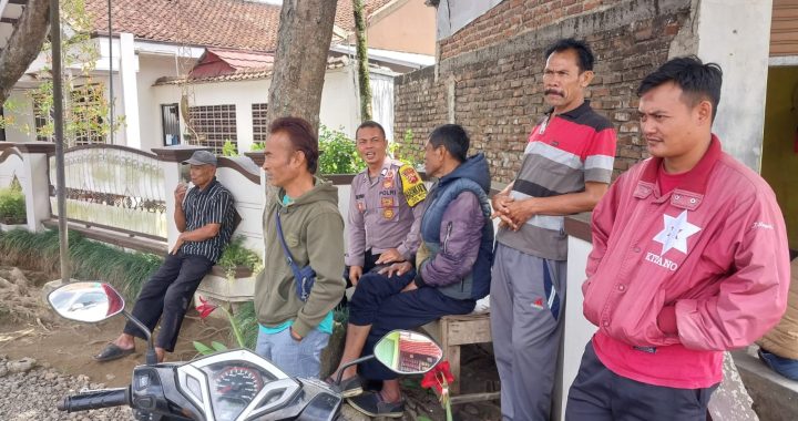 Personil Polsek Cilawu MElaksanakan Sambang RW