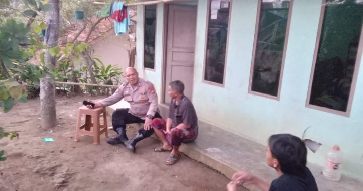 Bhabinkamtibmas Polsek Garut Kota Aiptu Agus Door To Door Warga Burujul