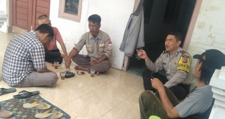 Aipda Handi Anggota Polsek Garut Kota Ngariung Kamtibmas Bersama Warga Pajagalan