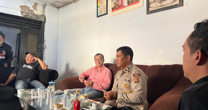 Aiptu Karno Bhabinkamtibmas Polsek Garut Kota Ngariung Kamtibmas Bersama Warga Ciwalen