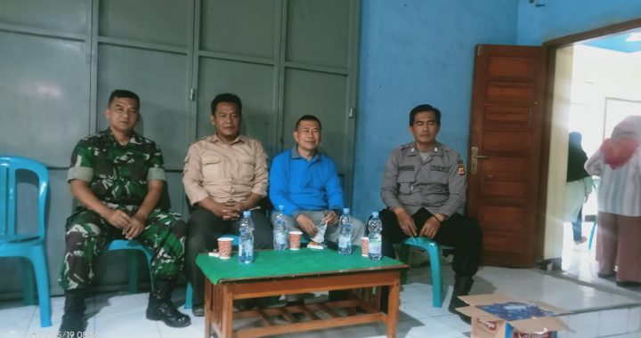 POLRES GARUT – BHABINKAMTIBMAS POLSEK CIBATU SAMBANGI WARGA DI DESA BINAAN