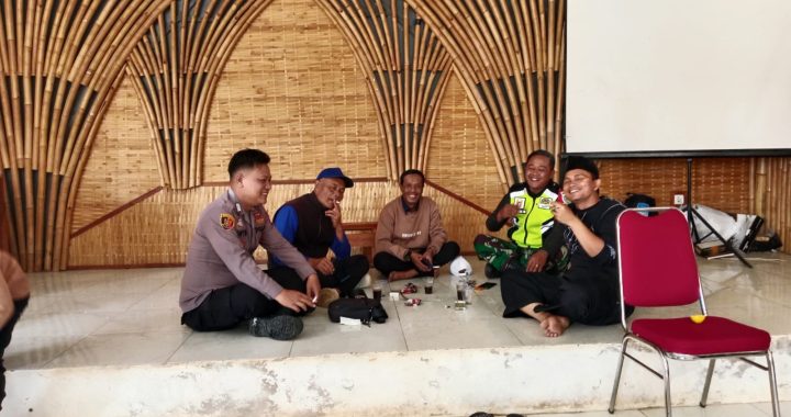 Bhabinkamtibmas desa cirapuhan melaksanakan giat sinergitas TNI Polri