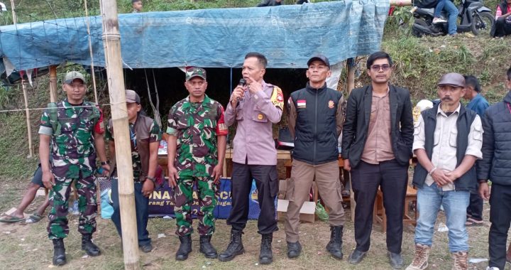 Jelang siang hari, polsek banjarwangi patroli