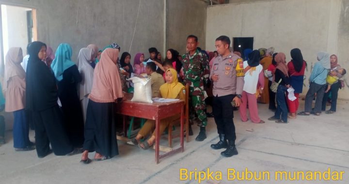 SINERGITAS TNI-POLRI ANGGOTA POLSEK PAMULIHAN  DAN  AJAK MASYARAKAT UNTUK BERPARTISIPASI MENJAGA WILAYAHNYA MASING-MASING SUPAYA WILAYAHNYA AMAN DAN NYAMAN DARI KEJAHATAN