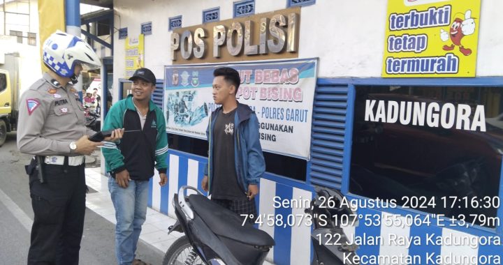 Anggota Lalu Lintas Polsek Kadungora Polres Garut Polda JabarPenertiban Knalpot Bising /Knalpot tidak sesuai dengan Spesifikasi.