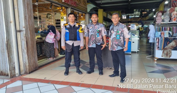 Aiptu Karno Anggota Polsek Garut Kota Lakukan Program Sambang Kamtibmas Di Garut Plaza