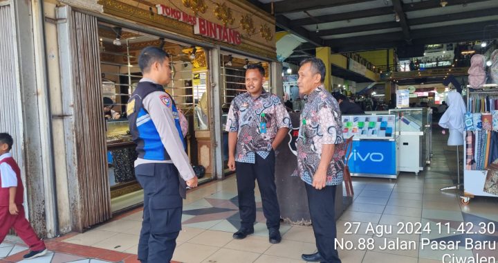 Bhabinkamtibmas Polsek Garut Kota Sambangi Pusat Belanja Garut Plaza