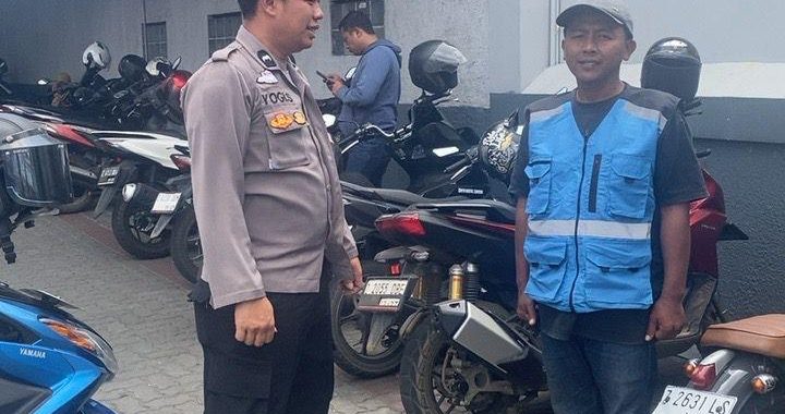 Aipda Yogi Anggota Sabhara Polsek Garut Kota Lakukan Himbauan Kamtibmas