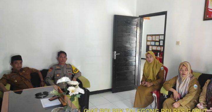 Kapolsek Dan Anggota Sambang Desa Sukamulya Dalam Ngariung Kamtibmas Ops Mantap Praja