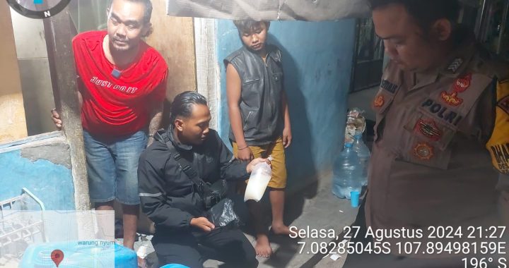 Unit Samapta bersama Unit Reskrim Polsek Kadungora Polres Garut melaksanakan Giat KRYD Malam Antisifasi Gangguan Kamtibmas.