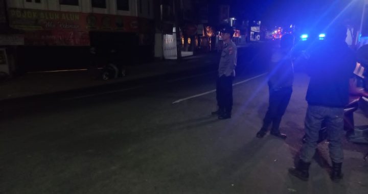 Anggota Jaga Polsek Cisurupan Melaksanakan Patroli Malam