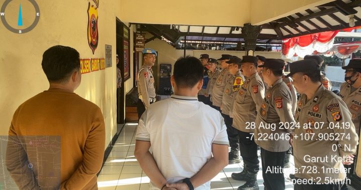 Kasi Propam Polsek Garut Kota Menyampaikan Arahan Pimpinan Dalam Apel Pagi