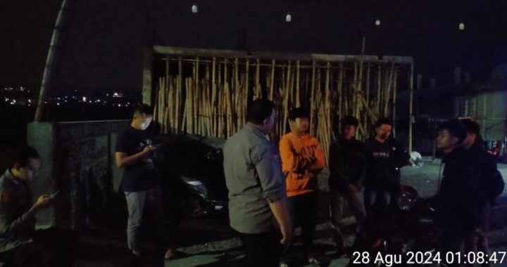 Polsek Tarogong Kaler Upayakan Keamanan Lingkungan dengan Melakukan Siskamling