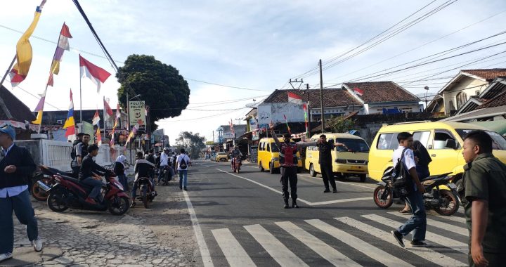 Anggota Polsek Cisurupan Melaksanakan Gatur Sore