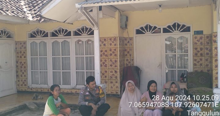 Babinkamtibmas Desa.Tanggulun Polsek Kadungora Polres Garut Sambang Desa,Silahturahmi dengan Warga Masyarakat dan menghimbau terkait Keamanan lingkungan.