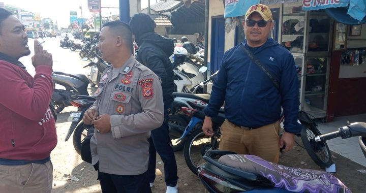 Panit binmas memberikan himbauan kamtibmas kepada warga masyarakat