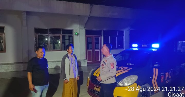 Personil Unit Samapta Polsek Kadungora Polres Garut *Patroli Dialogis* Menjalin Komunikasi dengan Masyarakat Cegah terjadinya  Gangguan Kamtibmas.