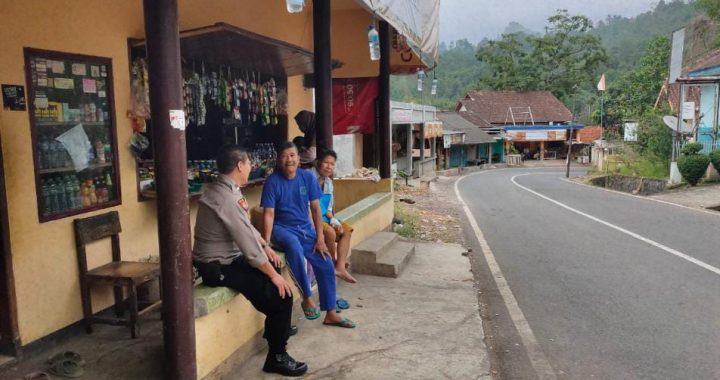 Polsek Pakenjeng melaksanakan Sambang Warga di Kampung Sindangratu Desa Jatiwangi