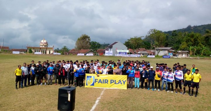 Kapolsek cisompet menghadiri Pembukaan Turnamen Asosiasi PSSI Kabupaten Garut Piala Suratin Cup 2024 U 13 – U 15 Zona 1 Cisompet.