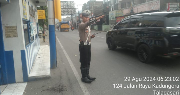 Personil Unit Lalu Lintas Polsek Kadungora Pelayanan terhadap Masyarakat Melaksanakan Pengaturan di titik-titik Rawan Macet dan Cegah terjadinya Laka Lantas.