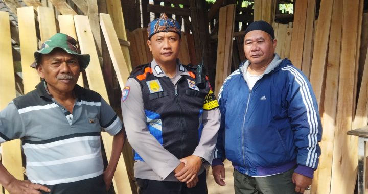 Bhabinkamtibmas desa dungusiku laksanakan giat sambang warga