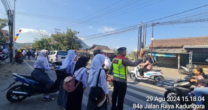 Unit Samapta Polsek Kadungora Pelayanan Prima  Kepada Masyarakat di pagi dan sore hari.