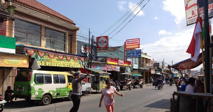 Panit Patroli Bantu Warga Masyarakat