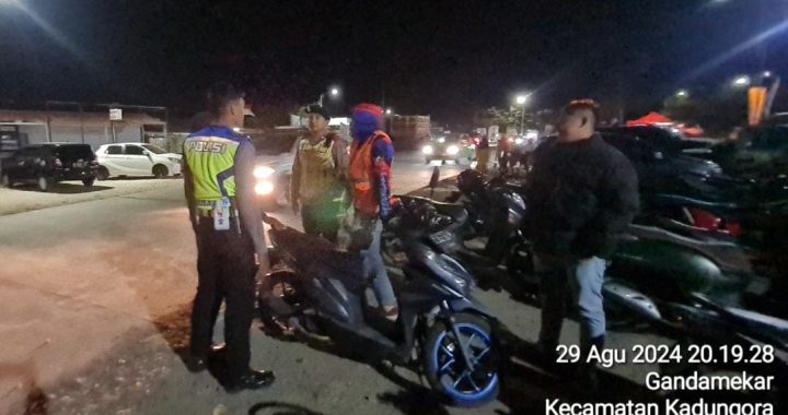 Unit Samapta Polsek Kadungora Polres Garut Antisipasi Gangguan Kamtibmas dengan melaksanakan Patroli Rutin.