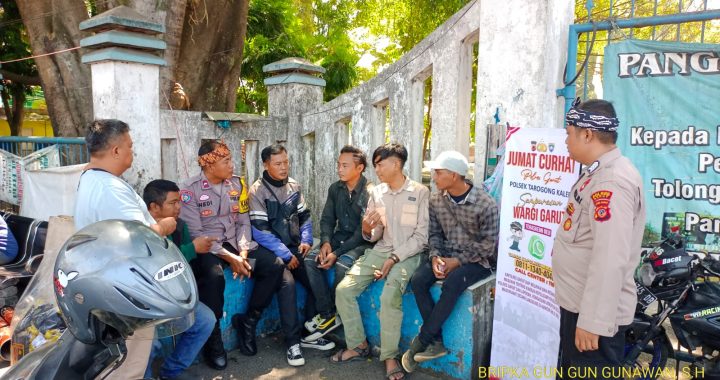 Personil Polsek Tarogong Kaler Melaksanakan Kegiatan Jumat Curhat di Kp. Kaum Desa Cimanganten