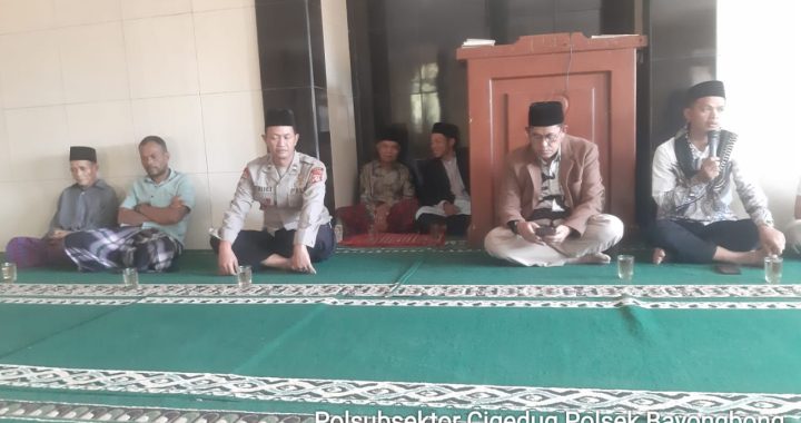 KA POLSUBSEKTOR CIGEDUG MELAKSANAKAN GIAT JUMAT CURHAT DI DS. CINTANAGARA DALAMRANGKA MENDENGARKAN KELUHAN DARI WARGA MASYARAKAT DI WILKUM DS. CINTANAGARA