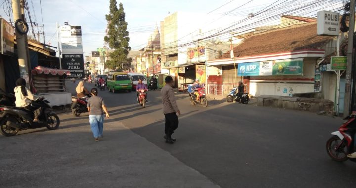 Patroli Polsek Wanaraja Monitor Arus Lalu Lintas