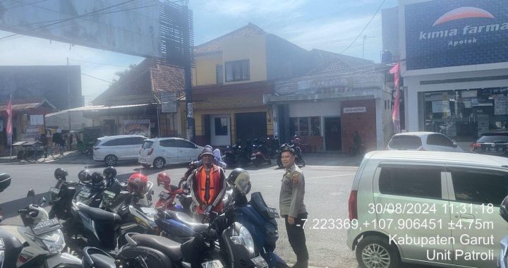 Aipda Yogi Anggota Samapta Polsek Garut Kota Lakukan Patroli Dialogis